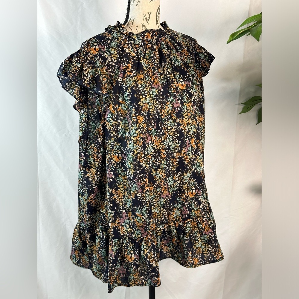 Black Cap Sleeve Ruffled Blouse 🖤🍒 - Picture 5 of 11